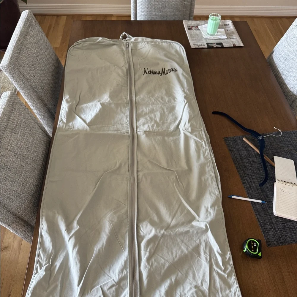 Neiman Marcus Elegant Gray Bag - Picture 1 of 4